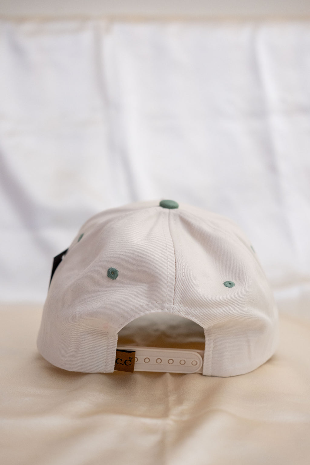 MANILA Embroidered Trucker Hat - Beige / Minimalist Streetwear