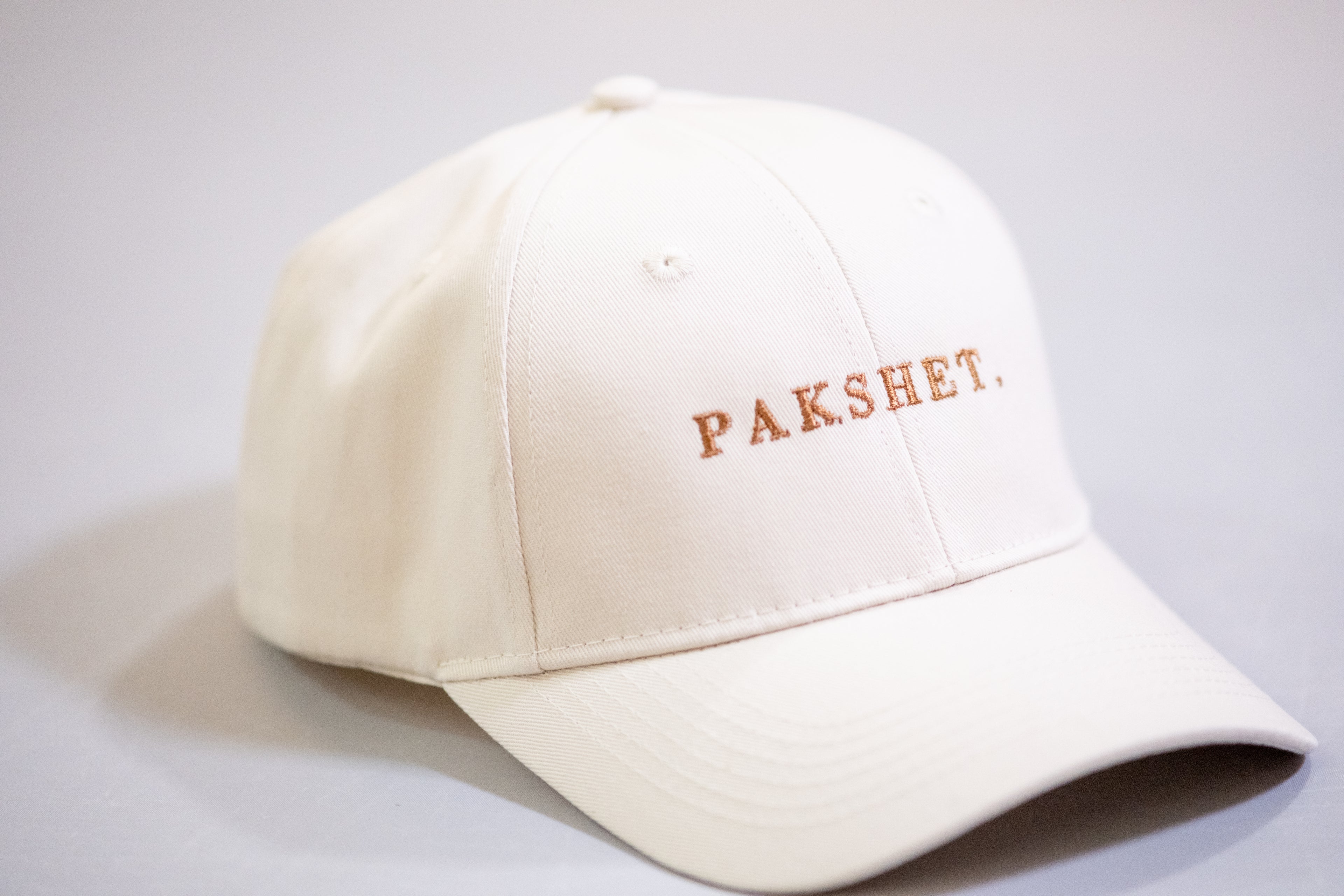 PAKSHET. Hat for when words fail